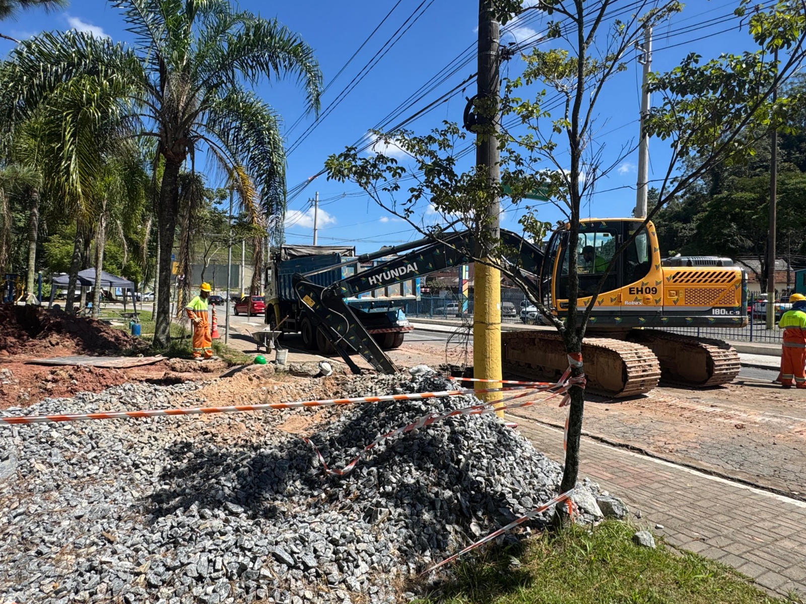Obras do viaduto estaiado avançam com nova fase da drenagem e intervenções transversais na região central