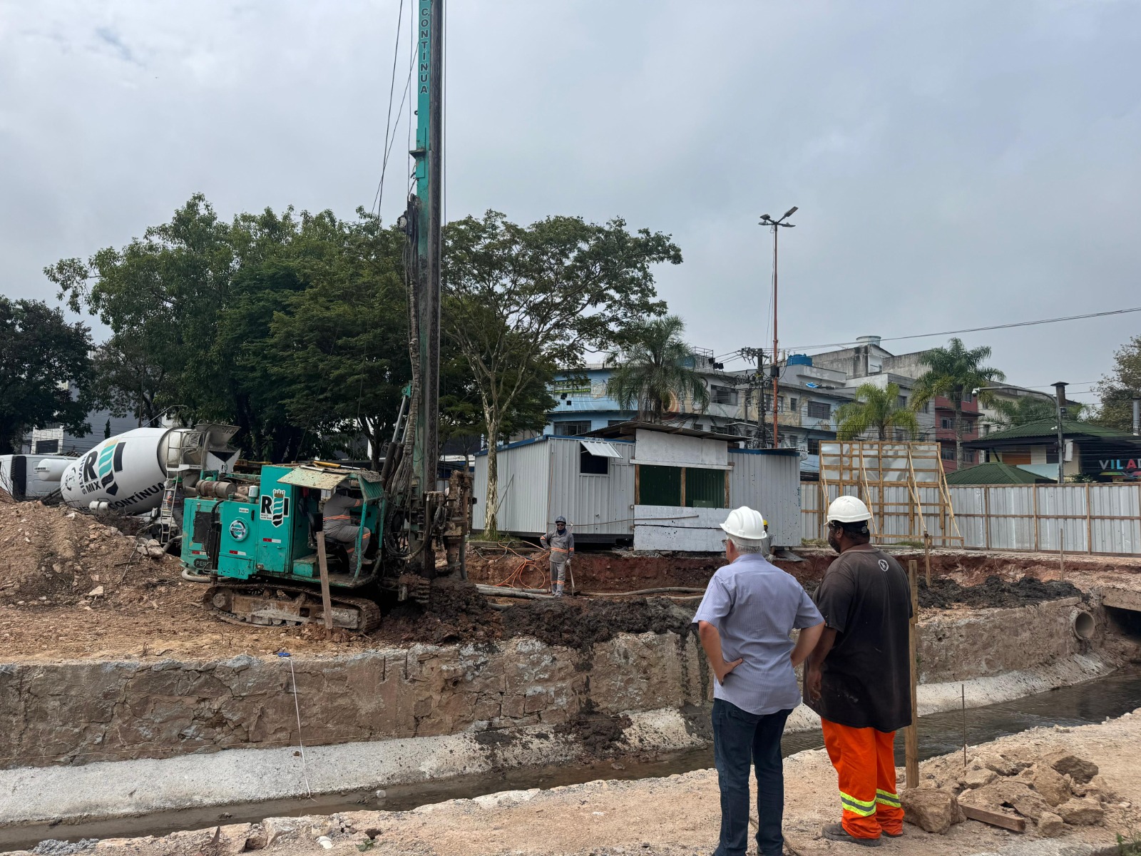 Reconstrução da galeria avança com início das estacas na Vila do Doce