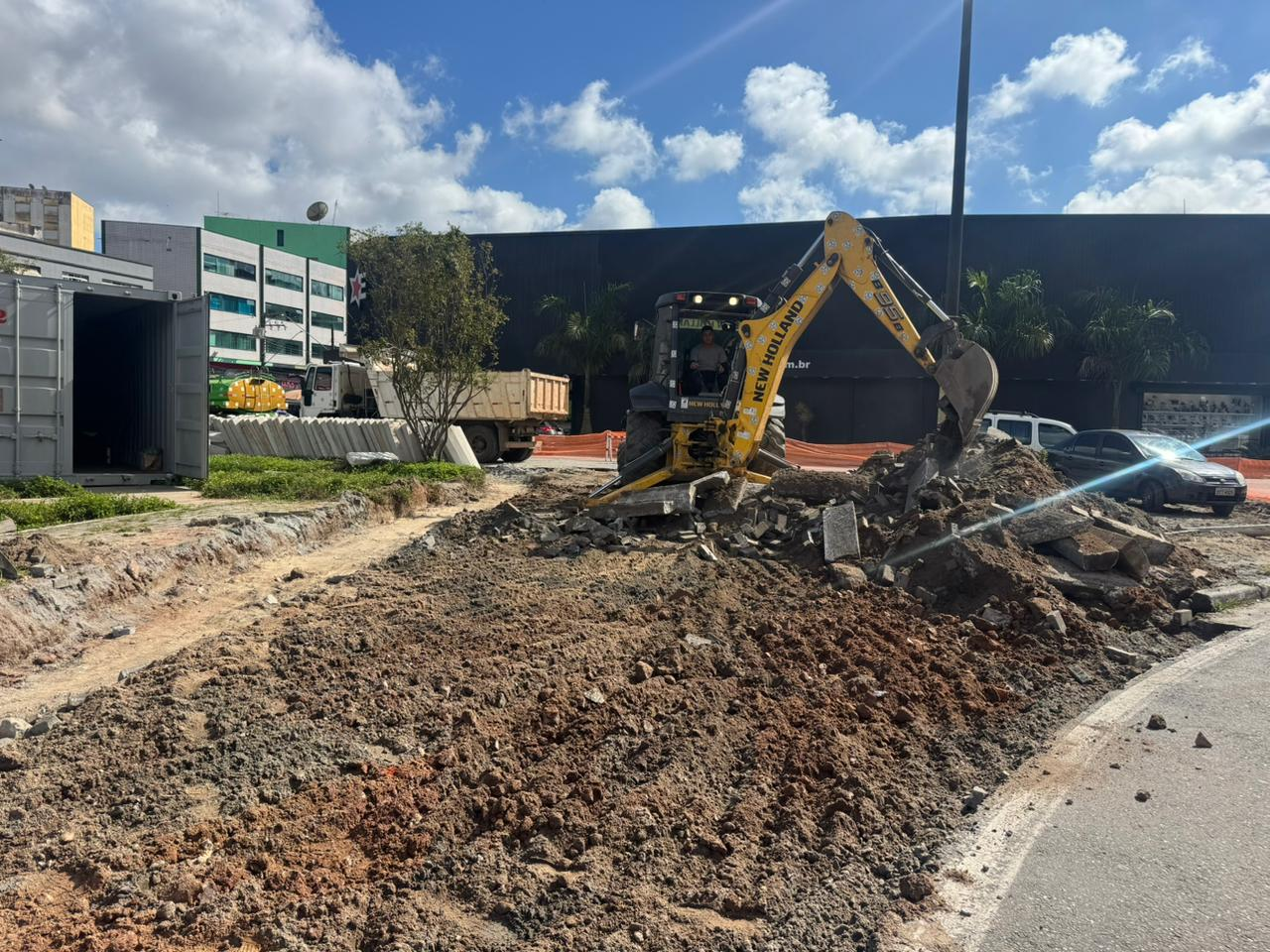 Obras do Novo Centro avançam com readequação viária e execução de guias e sarjetas na Rua Euclides da Cunha