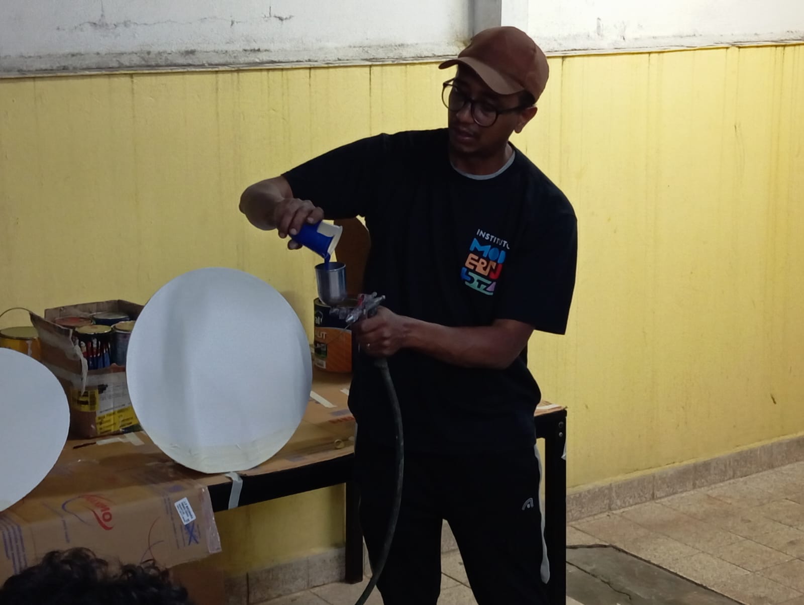 Dener de Sousa apresenta “Trajetória” na Pinacoteca de Mauá e leva “Ancestrais” à Câmara Municipal de Rio Grande da Serra