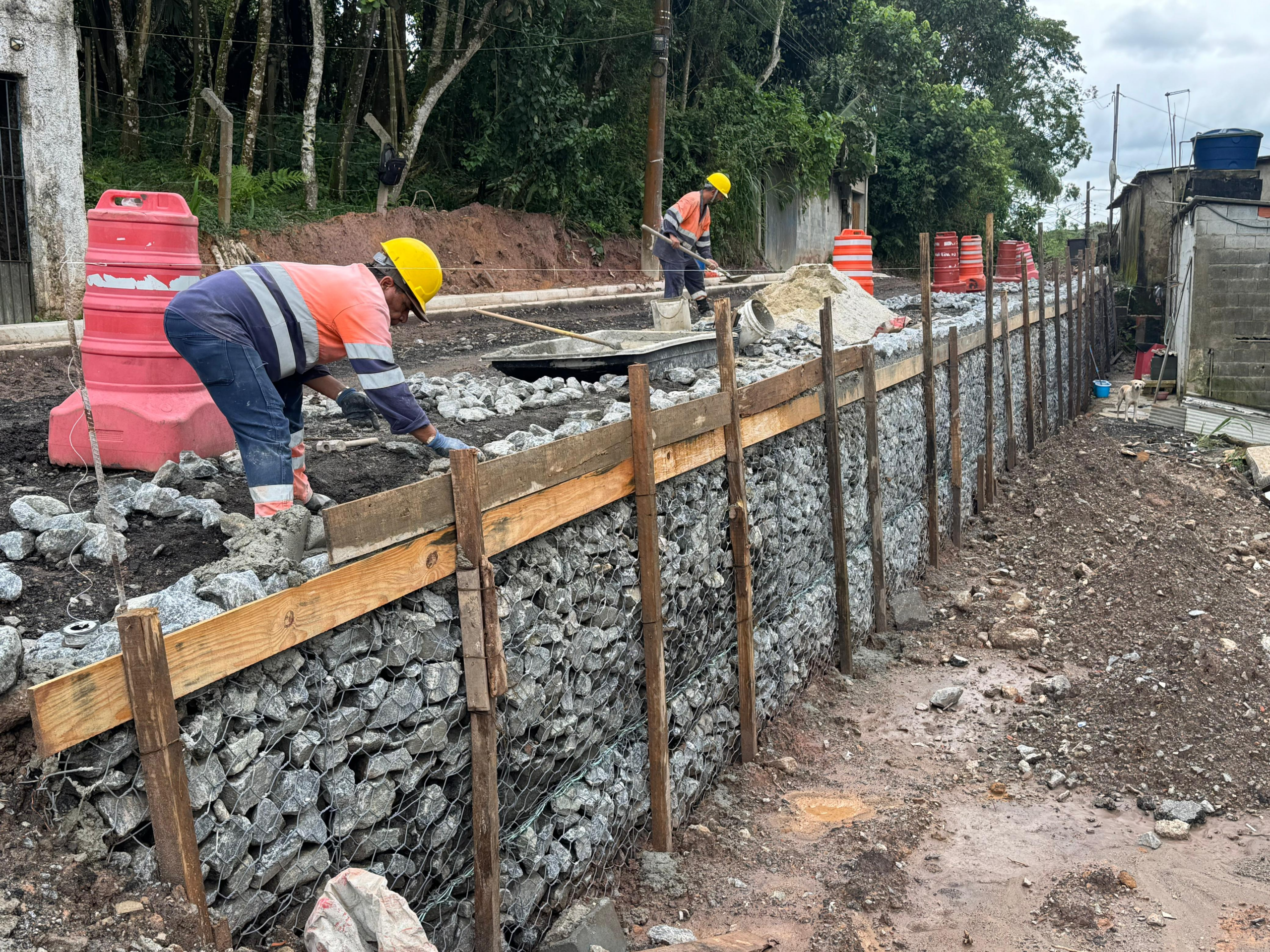 Ribeirão Pires avança na pavimentação de vias em Ouro Fino Paulista e Vila Luzitânia