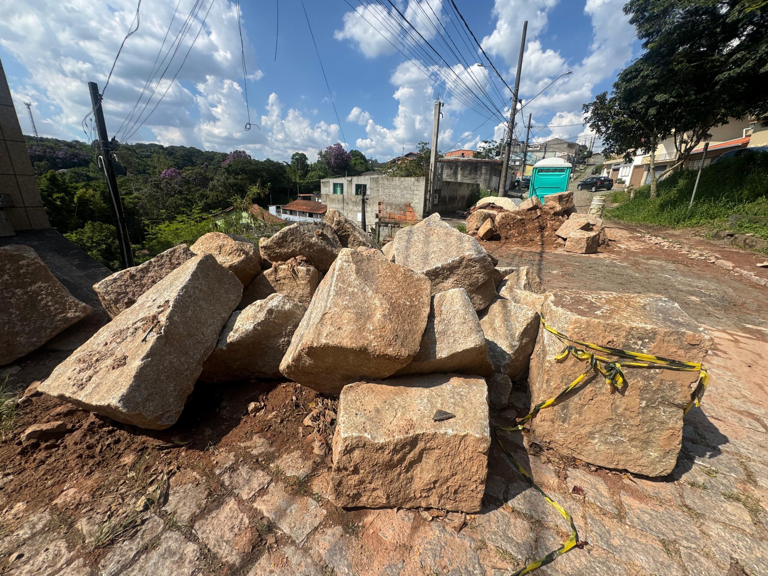 Ribeirão Pires inicia obras de muro de contenção na Rua Tropical, no bairro Santa Luzia