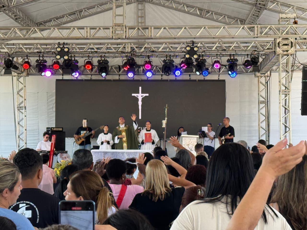 Fé, louvor e renovação marcam início do Rebanhão de Carnaval, que segue até terça (17) em Ribeirão Pires