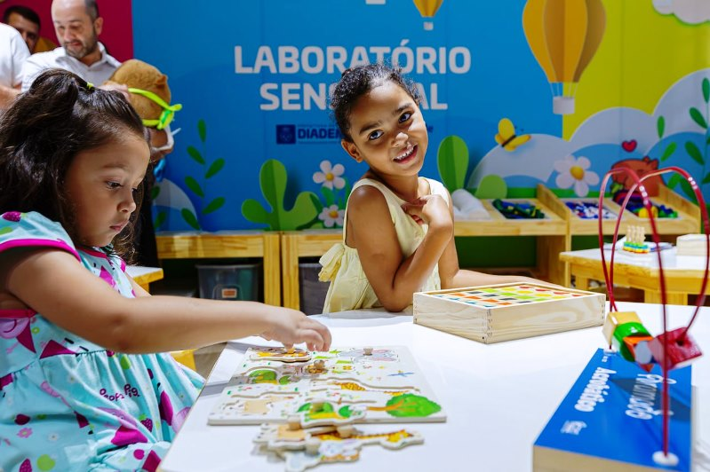 Diadema é a primeira cidade da região a iniciar a entrega de uniformes e material escolar