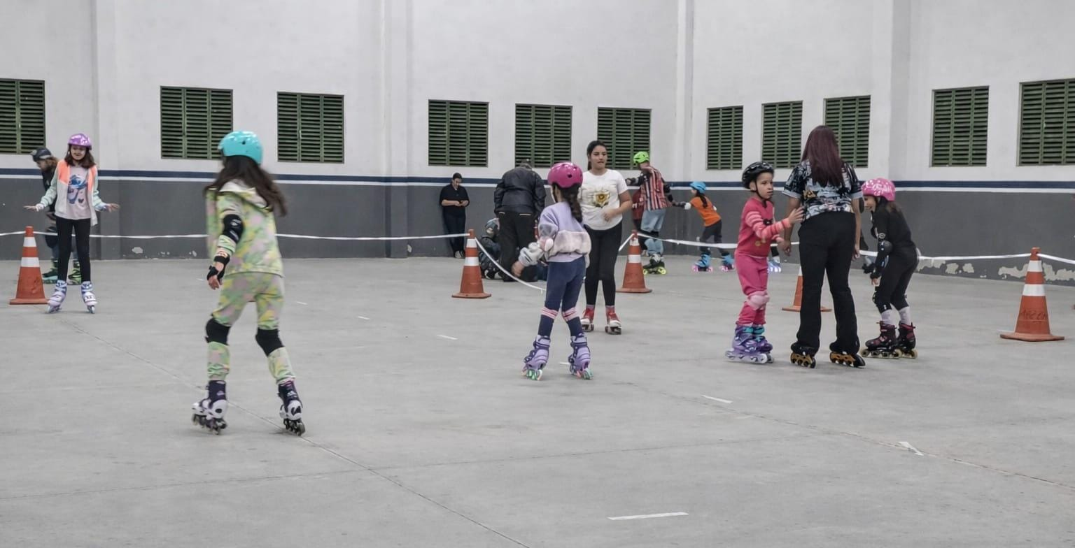 Ribeirão Pires realizou edição especial de Carnaval com patinação no Parque Oriental
