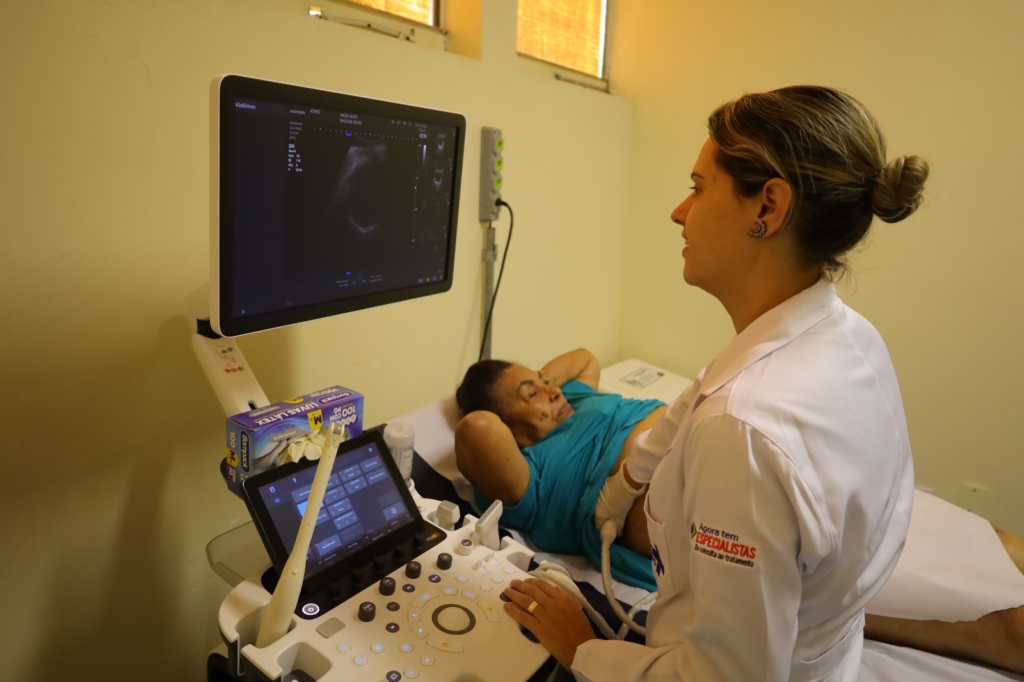 Unidade móvel do programa Agora Tem Especialistas realiza exames de tomografia e ultrassom em Mauá para reduzir filas do SUS