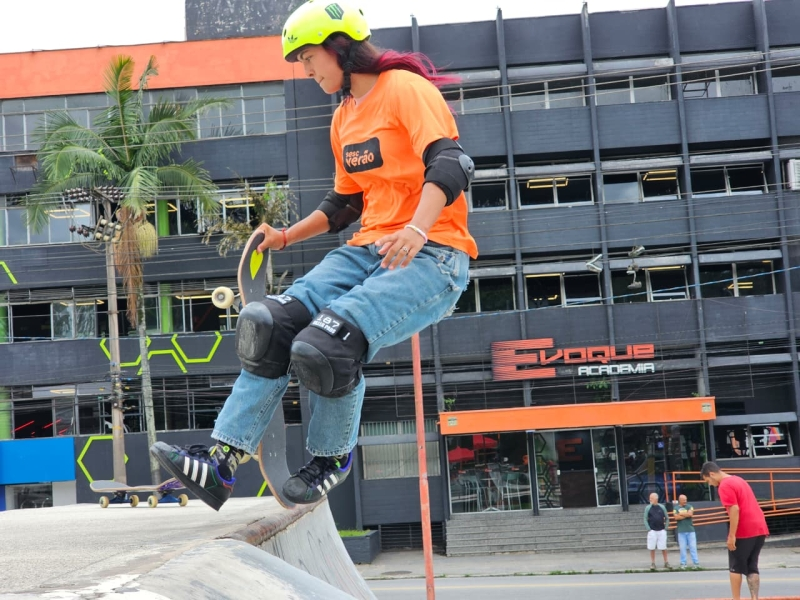 Ribeirão Pires reúne jovens em encontro com Raicca Ventura durante ação do SESC Verão