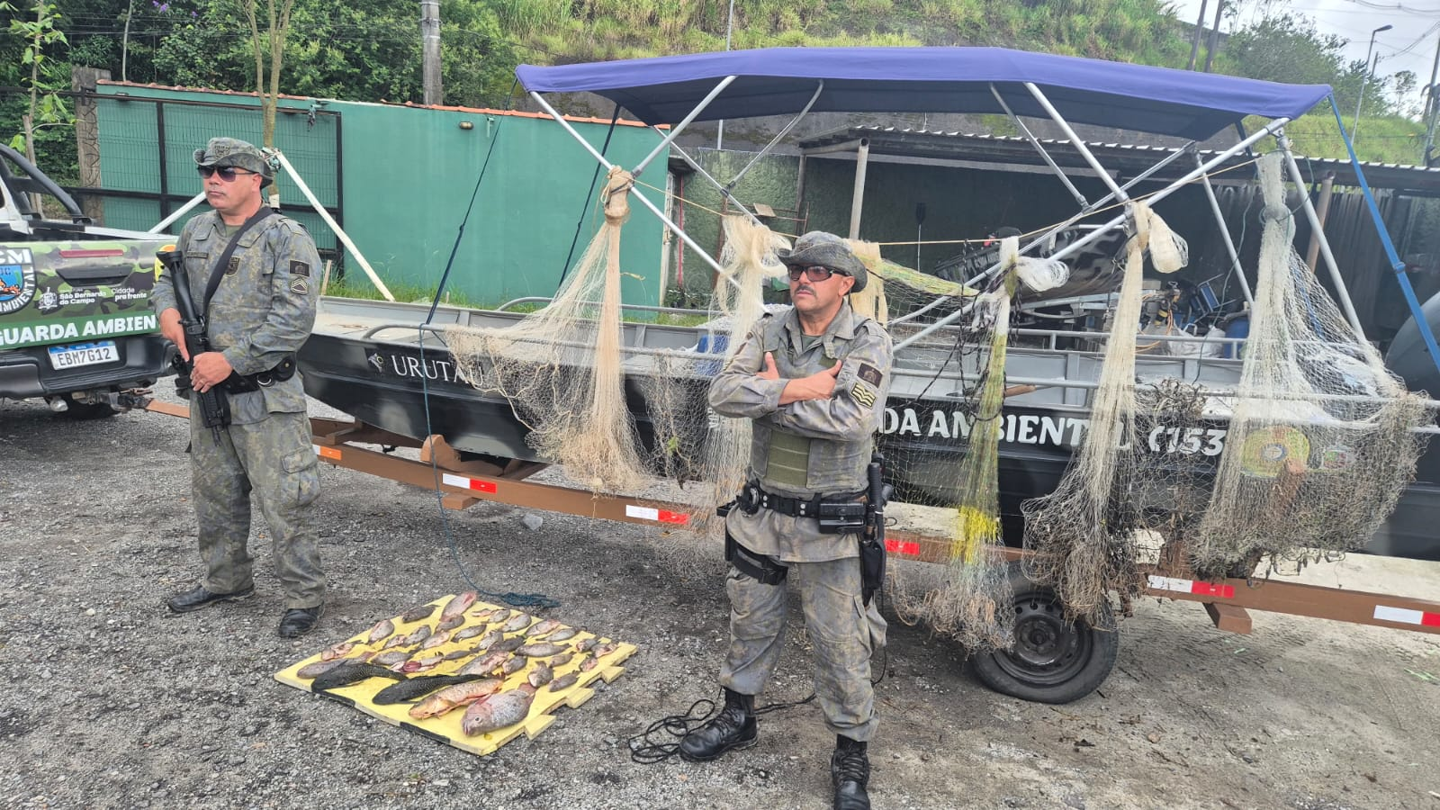 Em São Bernardo, GCM Ambiental apreende 6 tarrafas e resgata 32 peixes vivos retirados da Billings