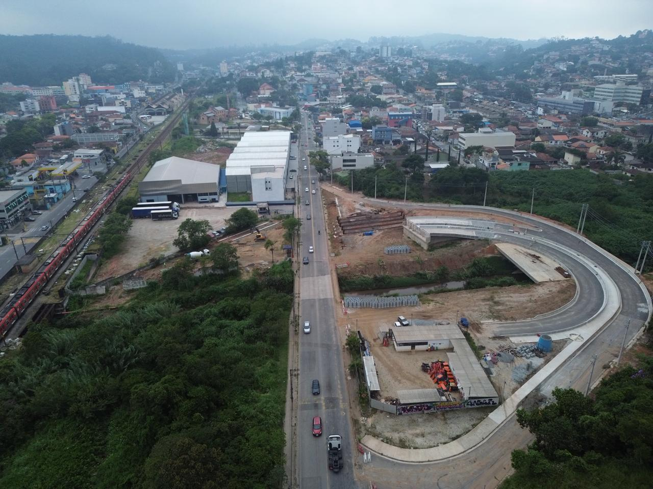 Prefeitura inicia desvio de trânsito na Humberto de Campos para nova alça do Viaduto Estaiado