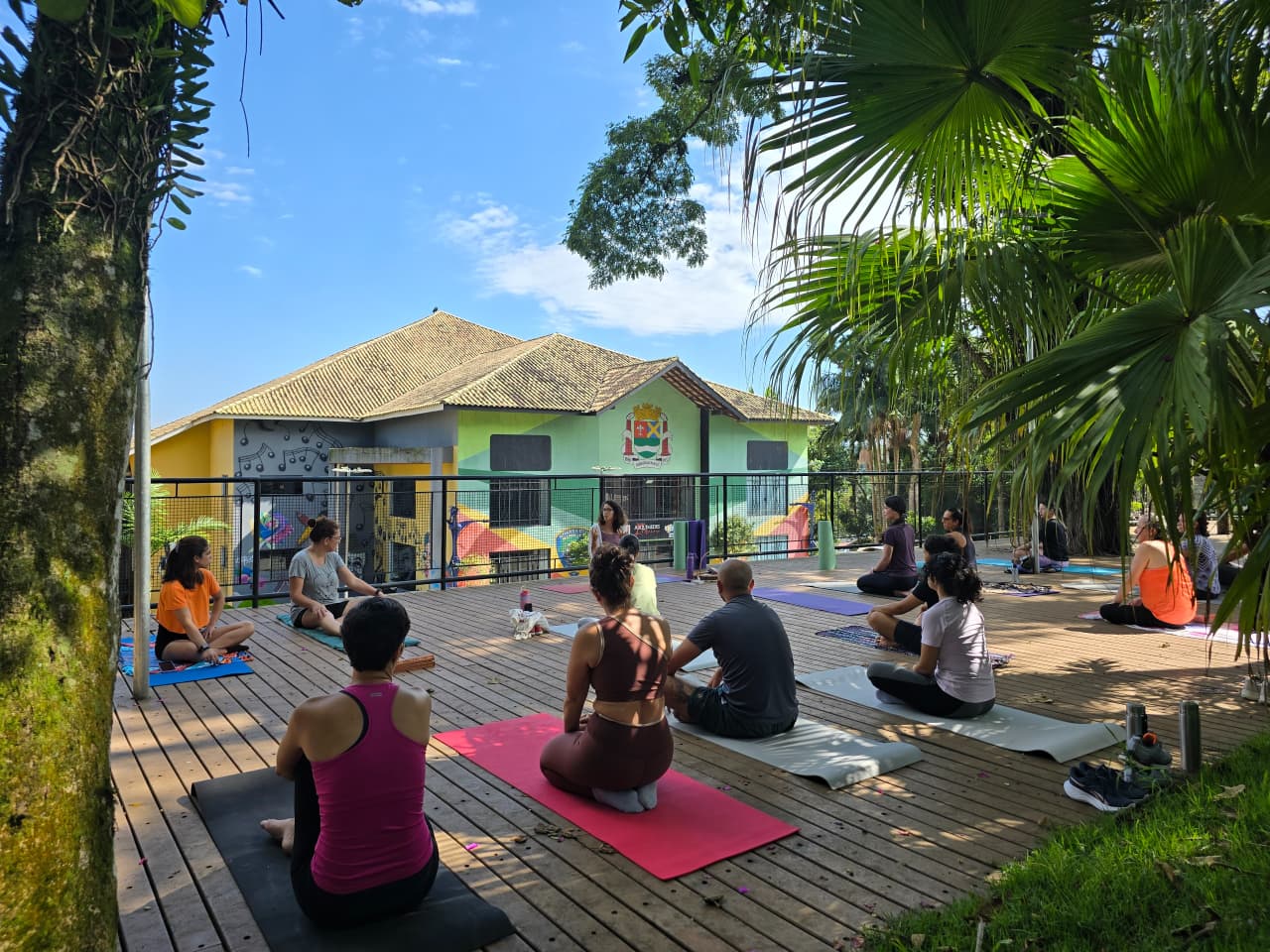 Mais de 130 pessoas participam de manhã de Yoga e Reiki no Parque Prof. Luiz Carlos Grecco