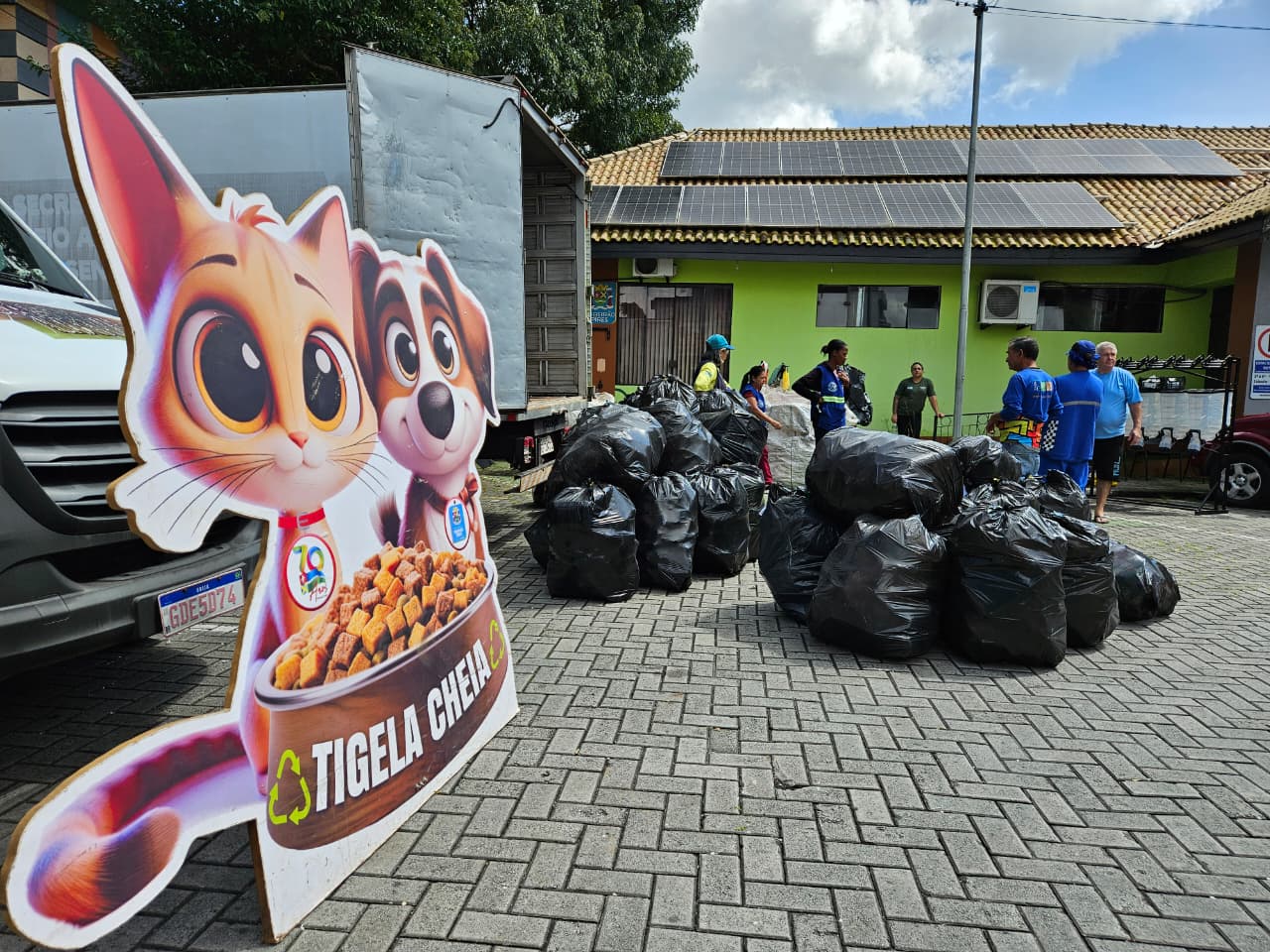 Projeto “Tigela Cheia” troca garrafas PET por ração e promove adoção de animais em Ribeirão Pires neste sábado (28)