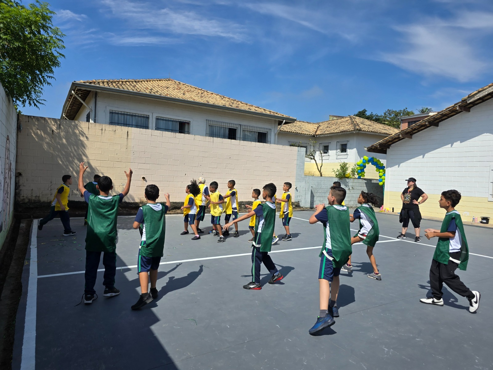 Quadra nova transforma rotina e amplia experiências esportivas na Escola Manoel Baptista da Silva