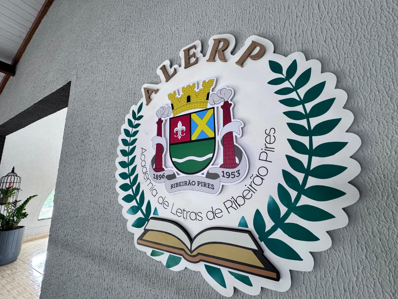 Ribeirão Pires empossa membros fundadores da Academia de Letras (ALERP) durante celebração dos 72 anos da cidade