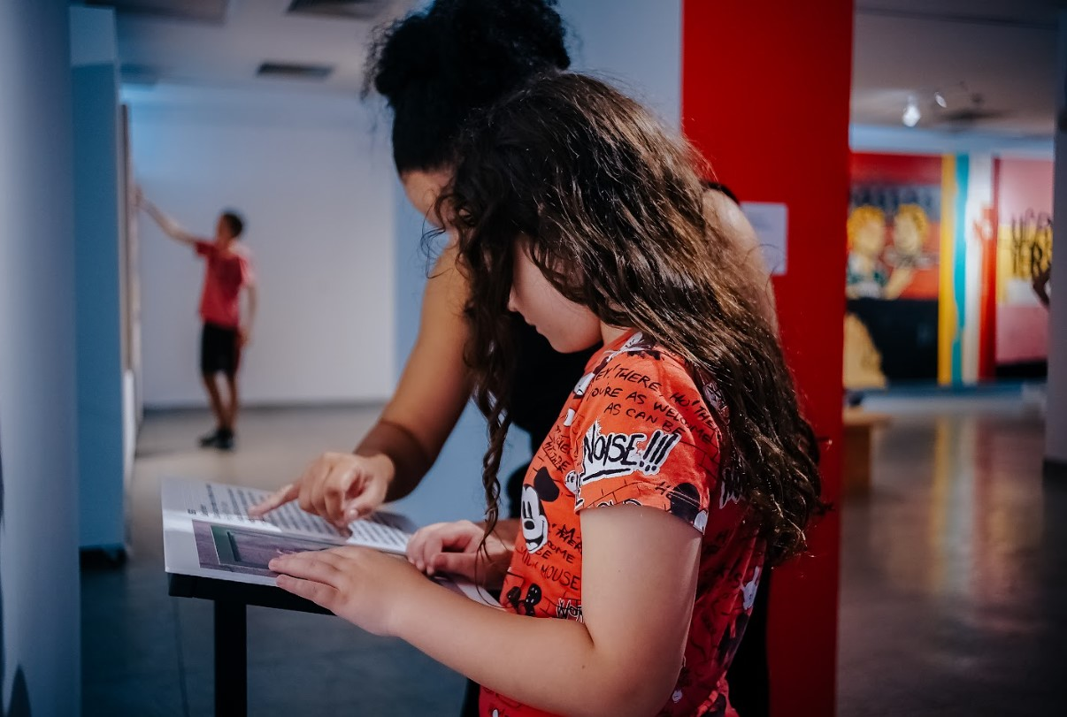 Em visita à Pinacoteca, pacientes do Centro Especializado em Reabilitação de São Bernardo fazem experiência cultural inclusiva