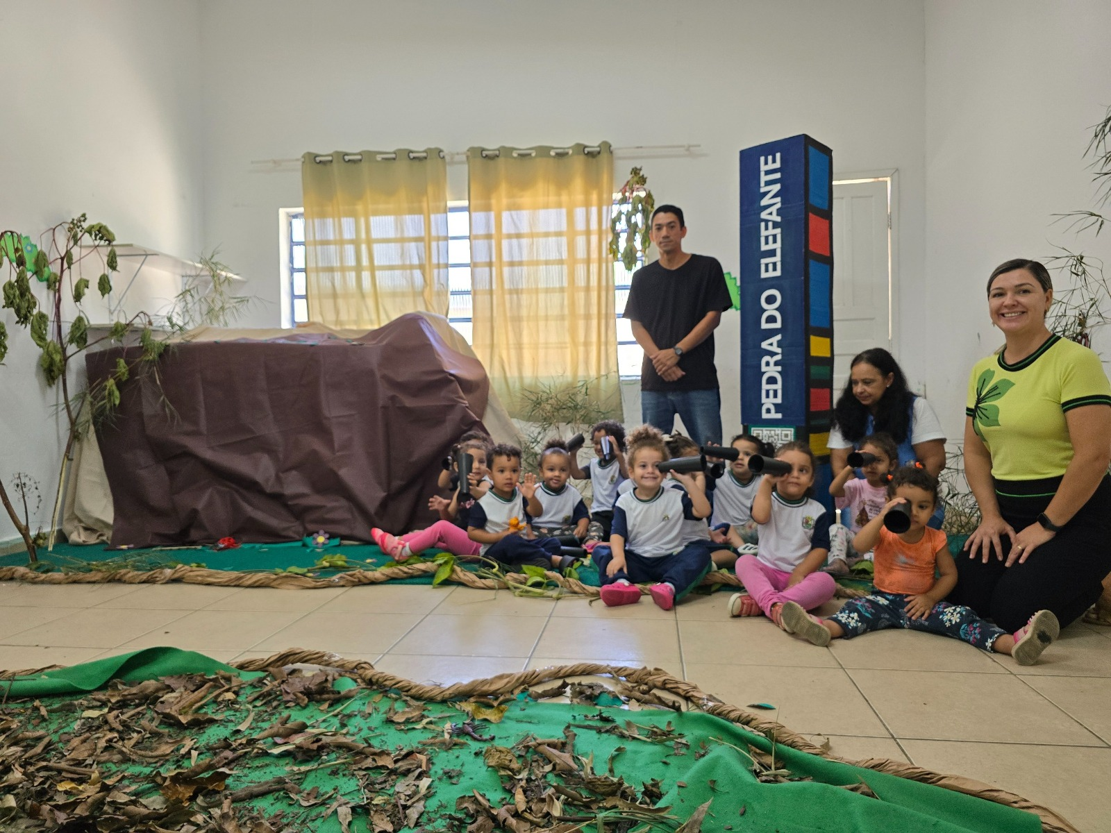 Escola transforma sala em experiência imersiva em pontos turísticos da Estância