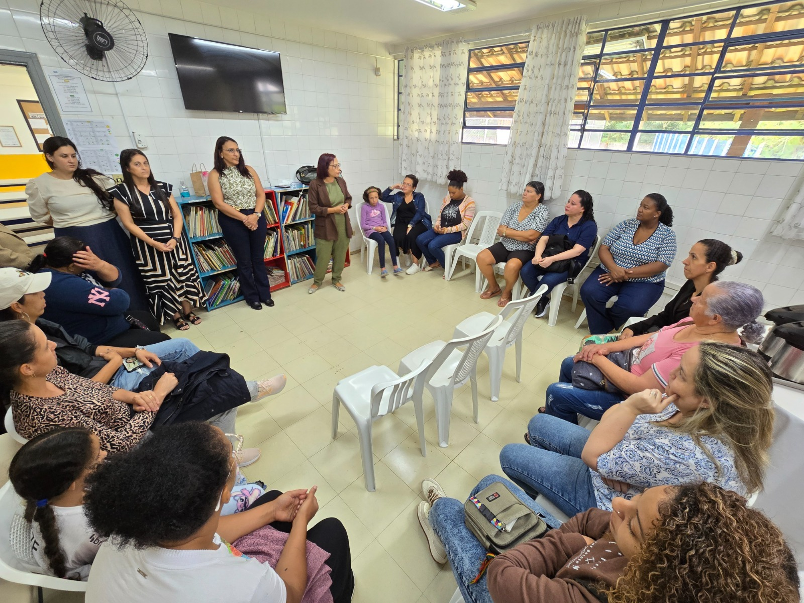 Café da manhã especial reúne mães atípicas e fortalece rede de acolhimento em escola municipal de Ribeirão Pires