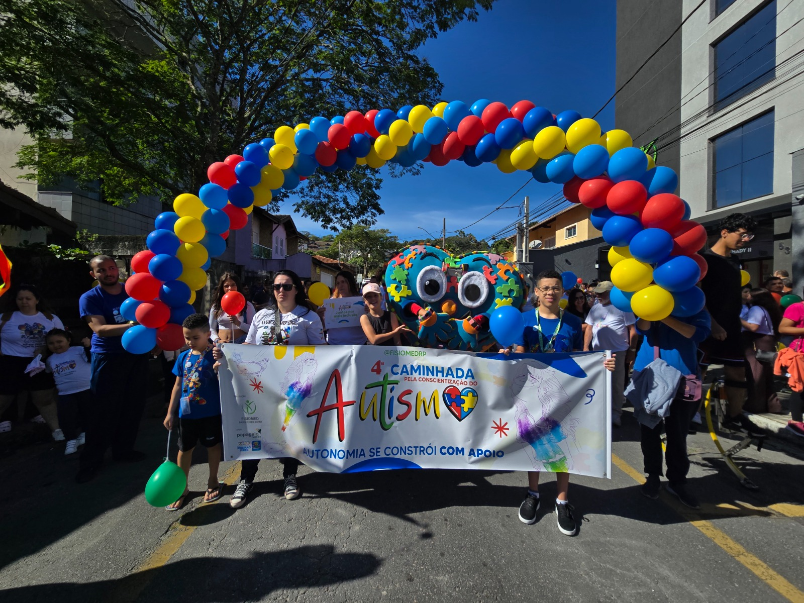 4ª Caminhada de Conscientização do Autismo reúne mais de 500 pessoas em Ribeirão Pires