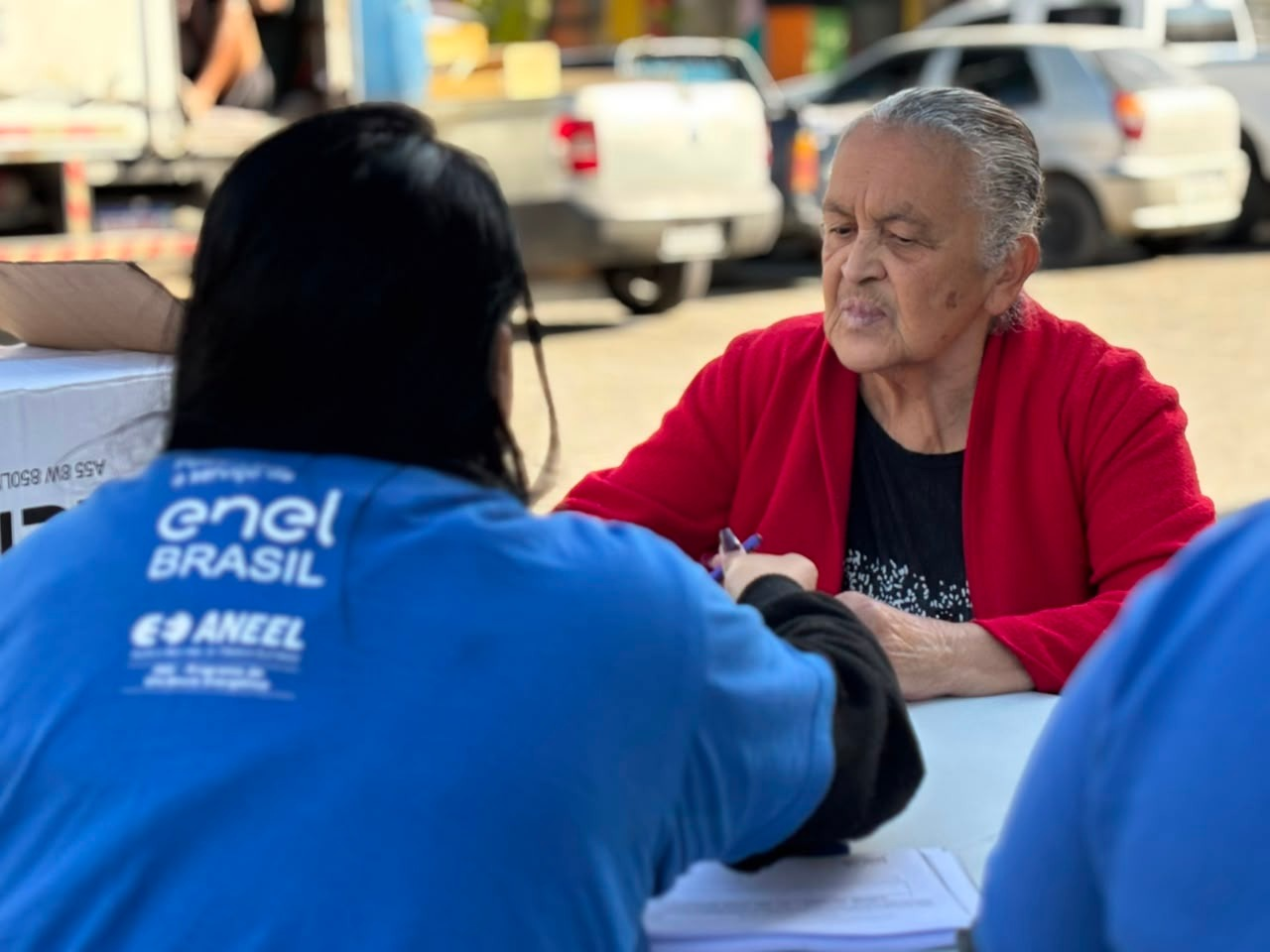 Parceria entre Prefeitura de Ribeirão Pires e Enel beneficia 150 famílias com troca gratuita de geladeiras e lâmpadas