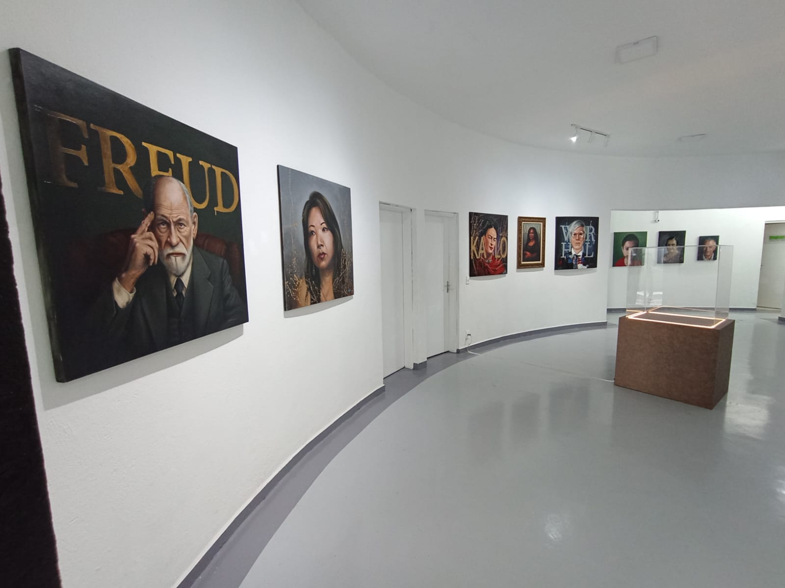 Pinacoteca de Ribeirão Pires recebe exposição “Realismo Acrílico”, de Zé Mario Passos