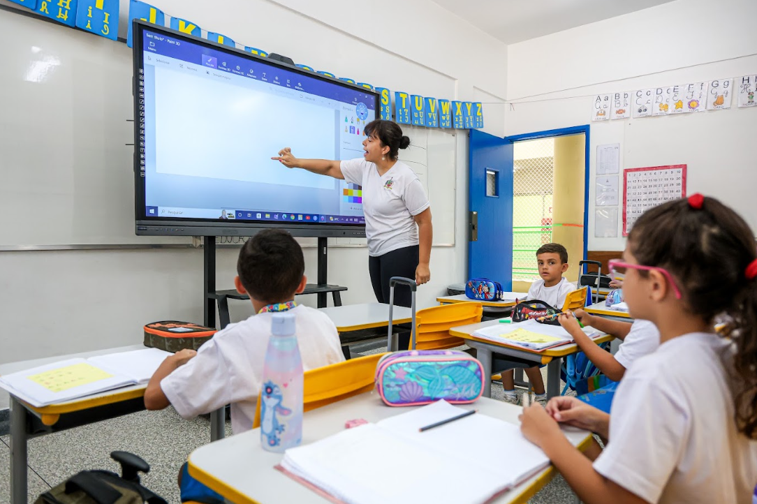 No Dia do Estudante, São Bernardo celebra avanços na Educação e salto de EMEBs no Ideb