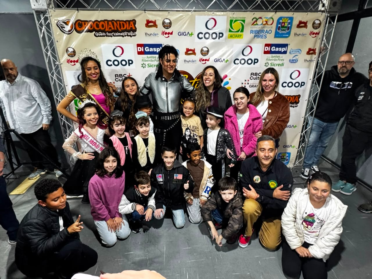 Festival do Chocolate 2026 reúne multidão no centro da Estância em noite de show de Rodrigo Teaser