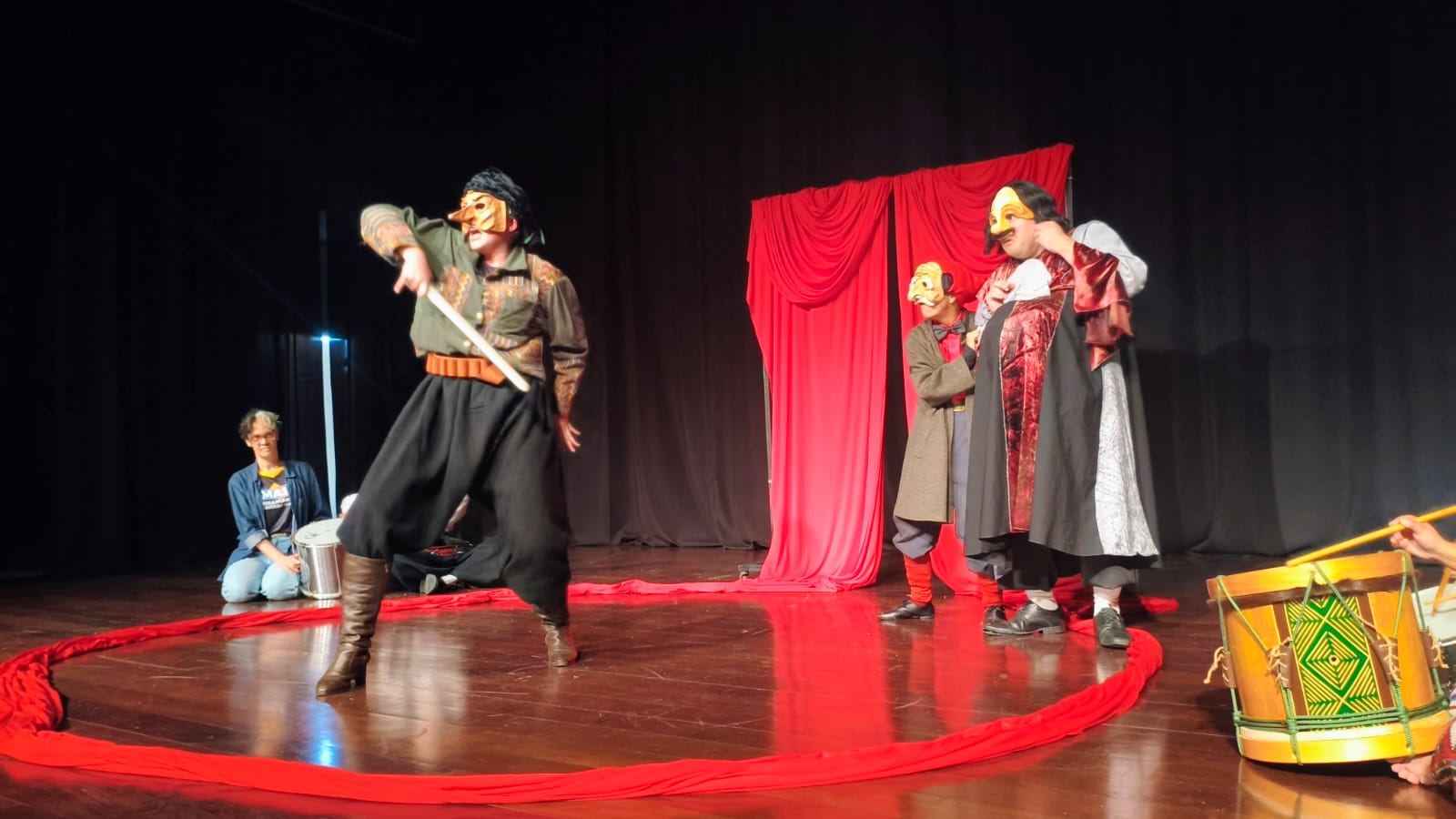 4ª Mostra Interna de Teatro da EMARP reúne alunos em tarde de apresentações